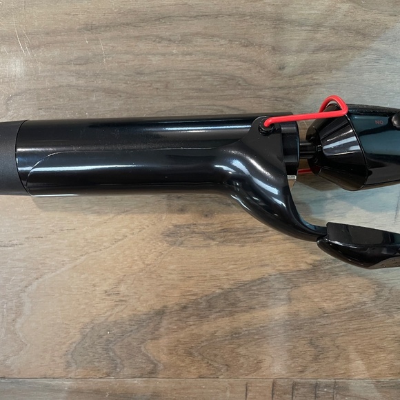 Excellent Condition Ceramic Curling Iron with Protective Cover - Picture 8 of 11